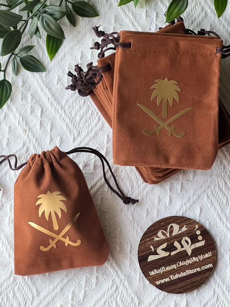 درزن أكياس مخمل سيفين و نخلة