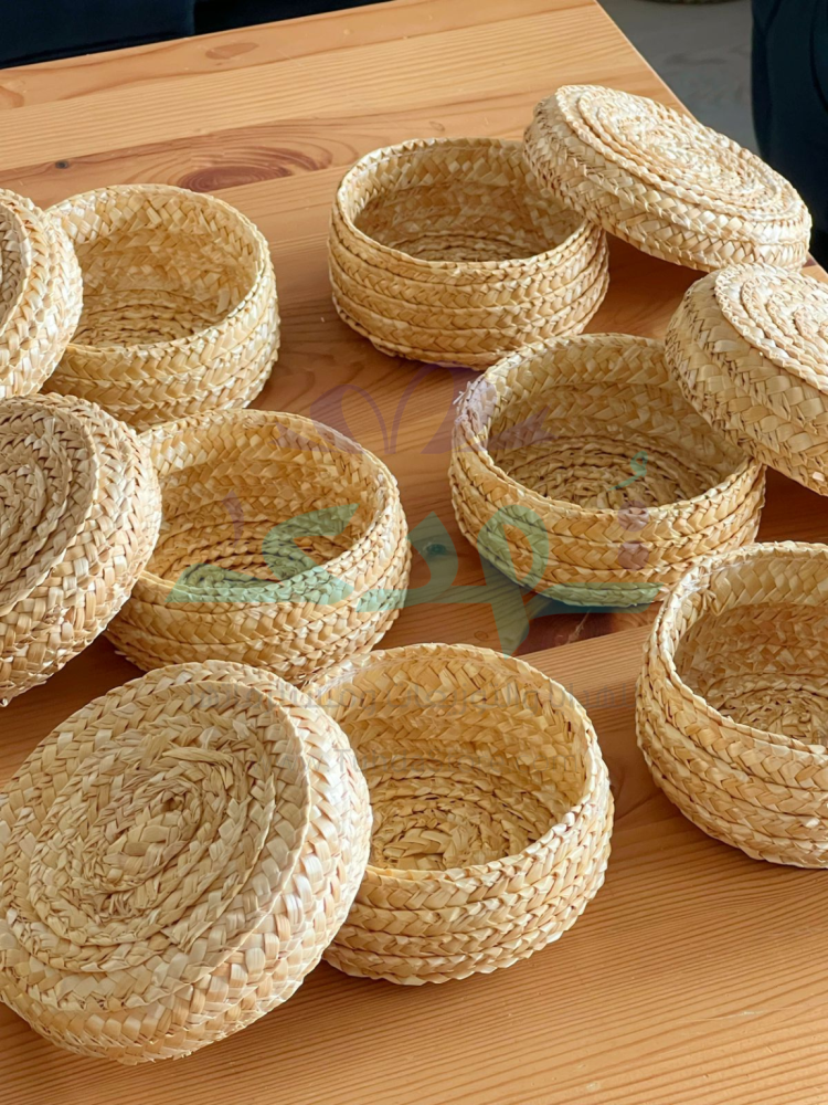 سلات خوص بغطاء