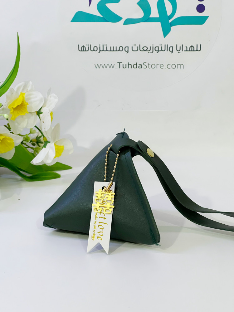 حقيبه جلد مثلت ( زيتي )