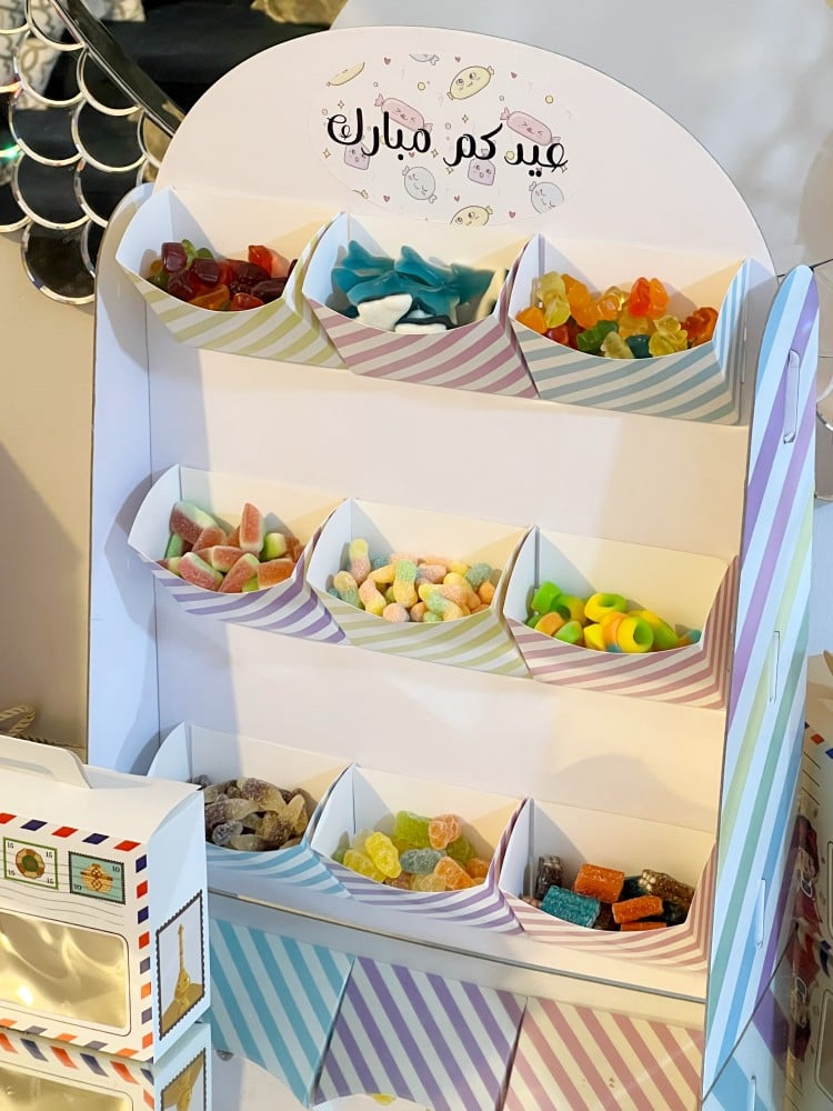 استاند حلويات كرتوني