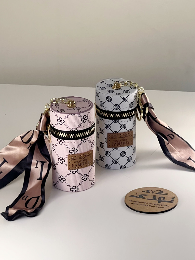 ميدالية حقيبة عطر او روج