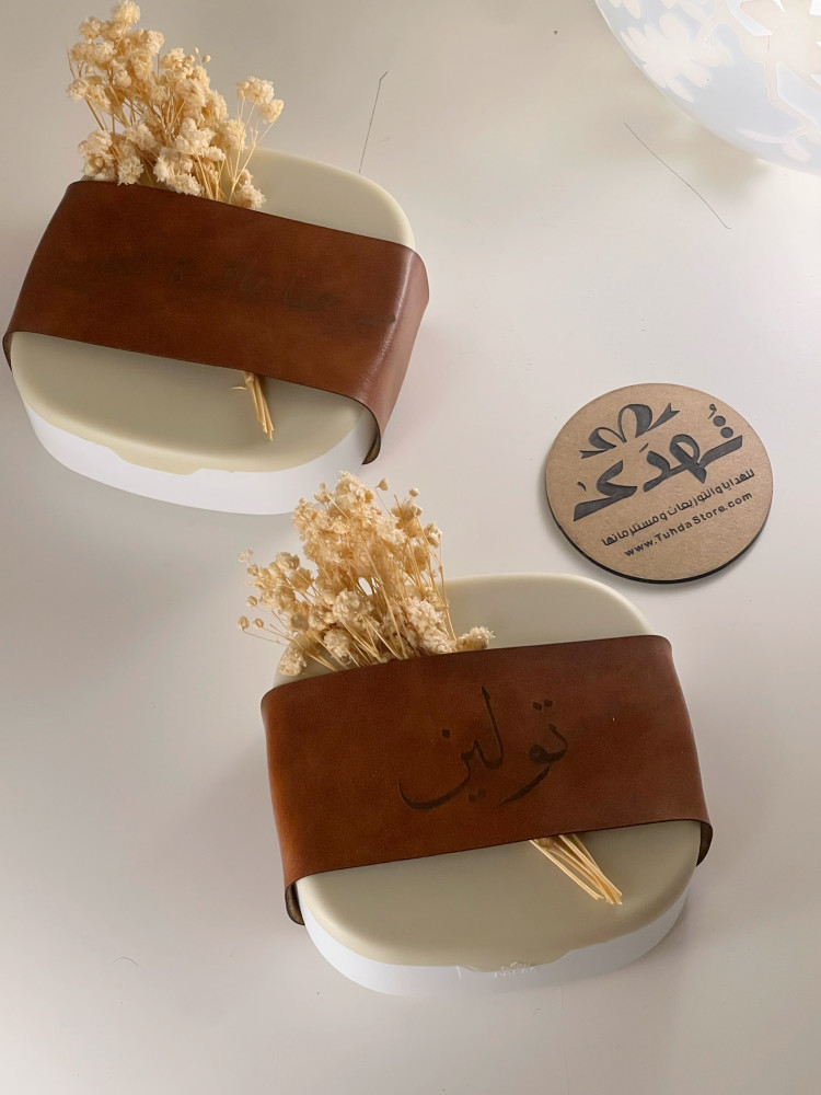 شنطة اكسسوار مع لوقو جلد خطوبة