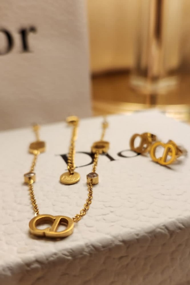سلسال وحلق ماركة ديور