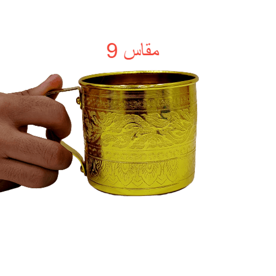 كوب منقوش بيد ذهبي