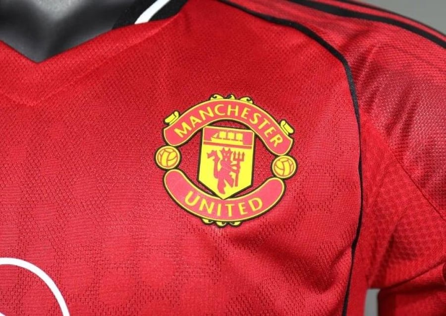 Manchester United players' basic T-shirts for the 25/26 season