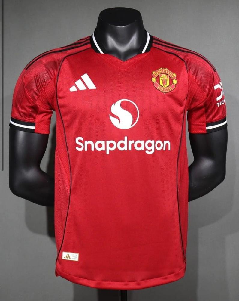 Manchester United players' basic T-shirts for the 25/26 season