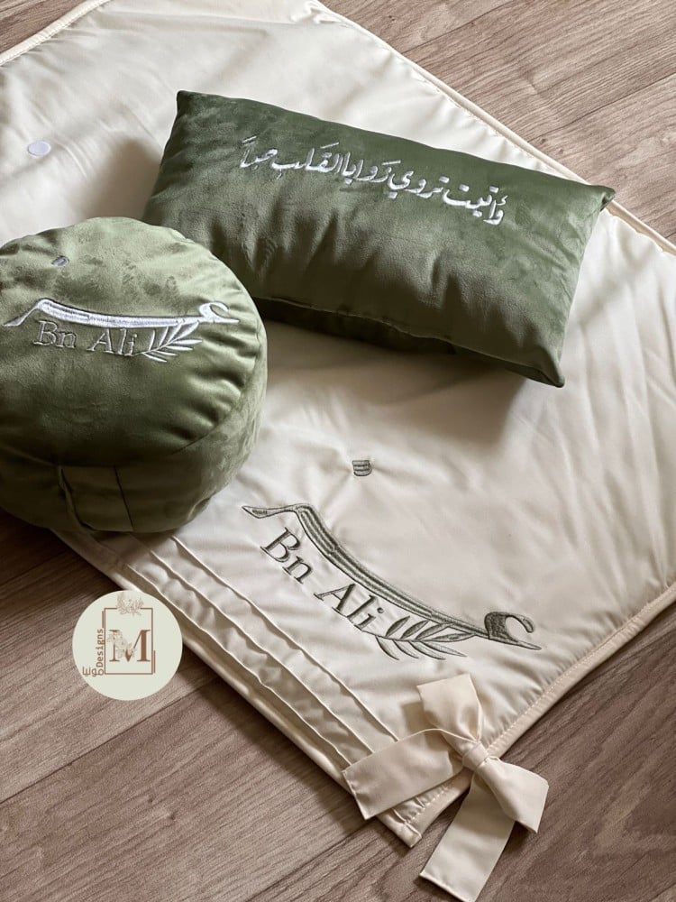 طقم مواليد  مكون من 3 قطع /تفاحي