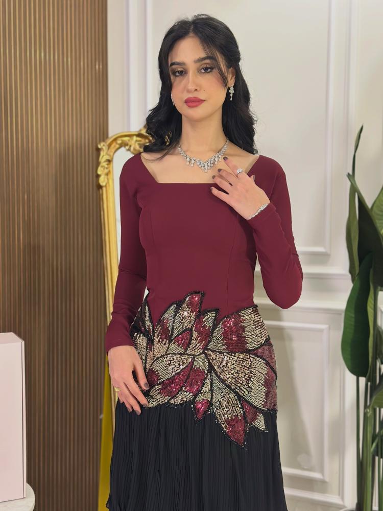 7498-فستان سهرة أحمر طويل بكاب أنيق