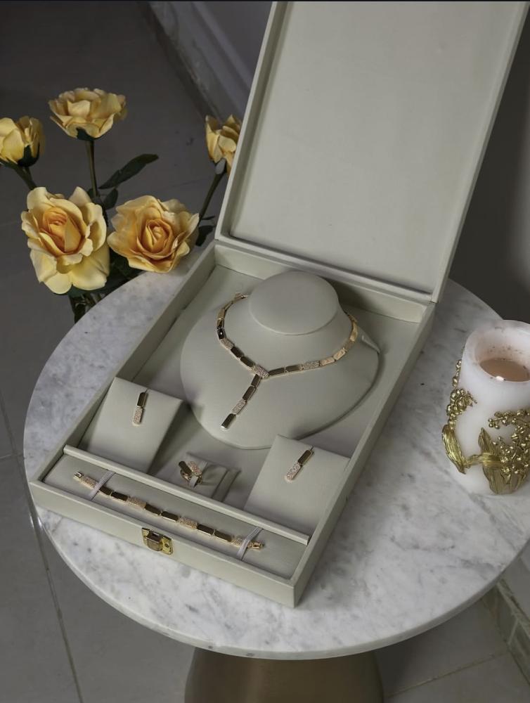 A1627 -  طقم اكسسوار  فاخر     Accessories