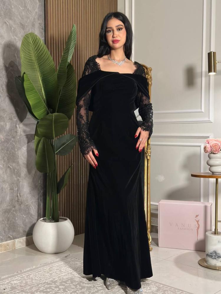 7588-فستان سهرة أسود مخمل طويل بأكمام دانتيل مطرزة بالترتر