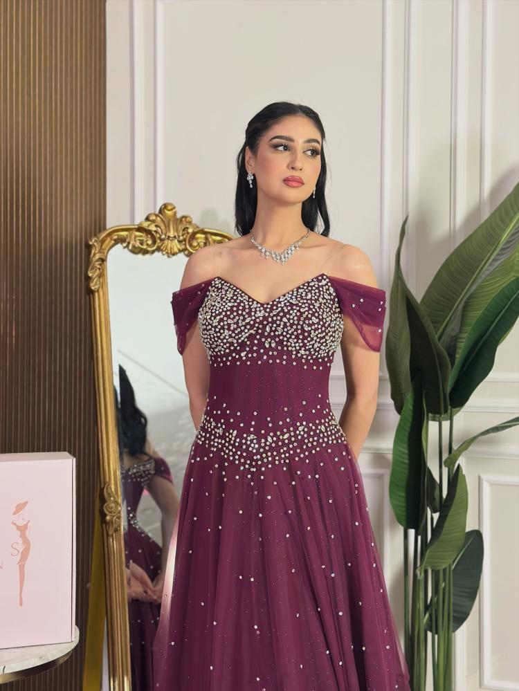 7561-فستان سهرة عودي طويل مرصع بالكريستال