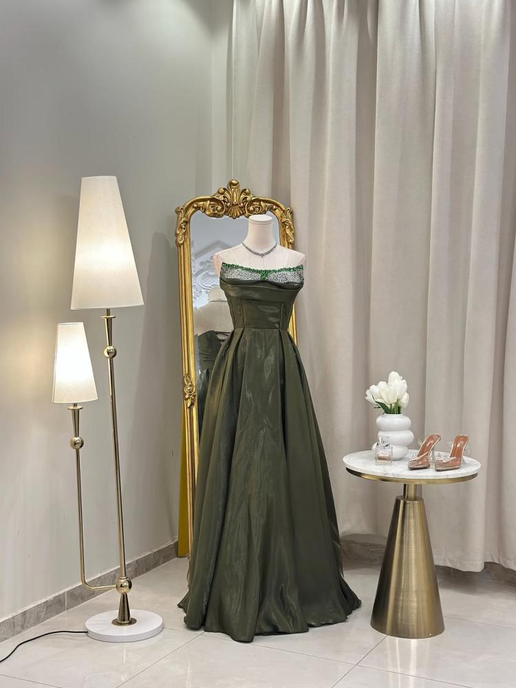 Evening dress (two colors)