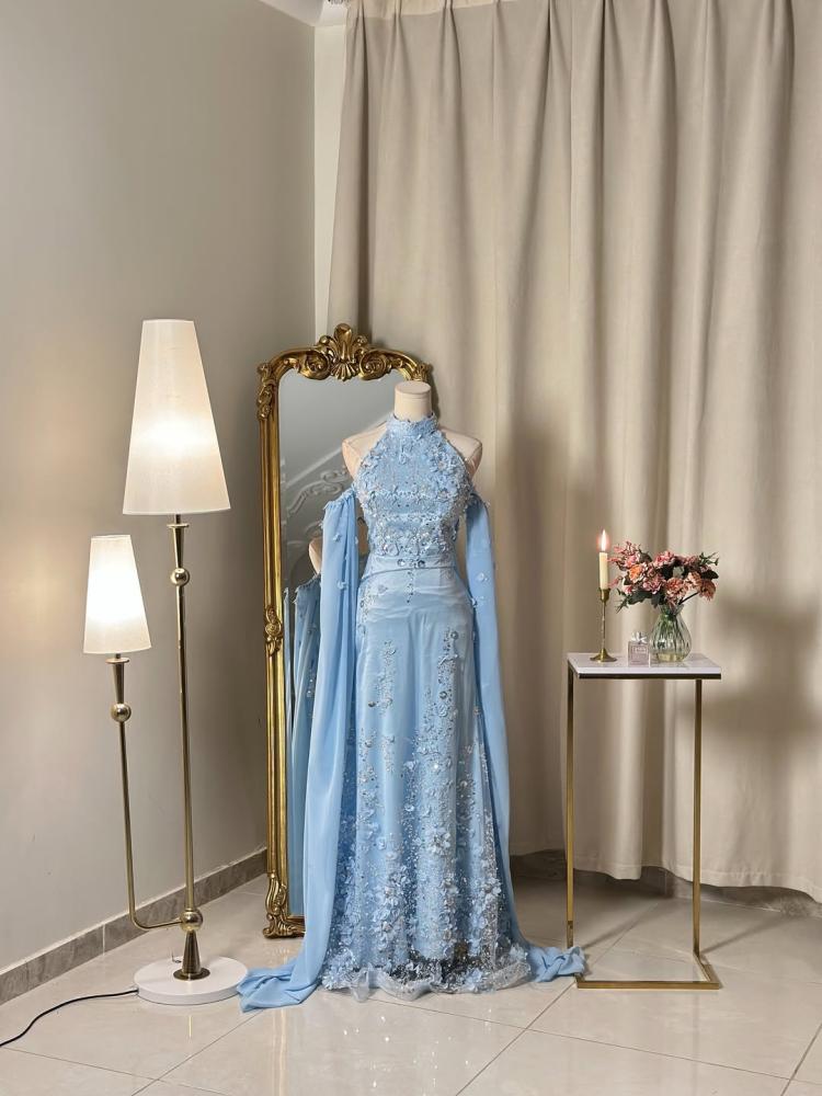 6383 -  فستان سماوي فخم بتطريز ناعم
