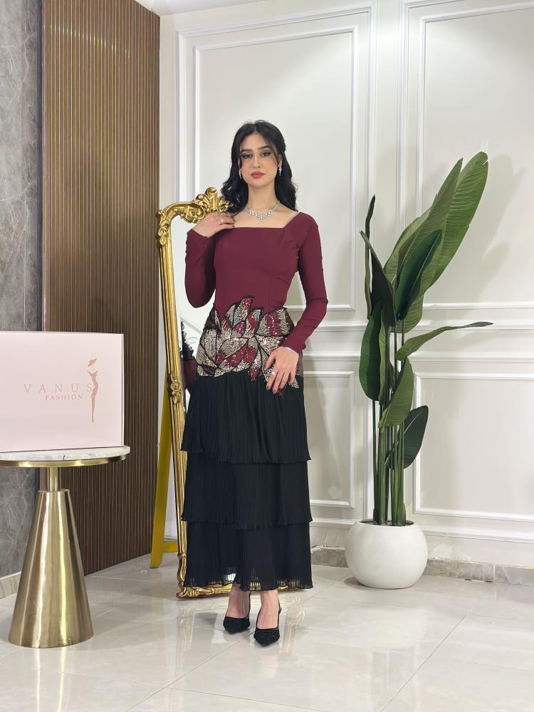 7498-فستان سهرة أحمر طويل بكاب أنيق