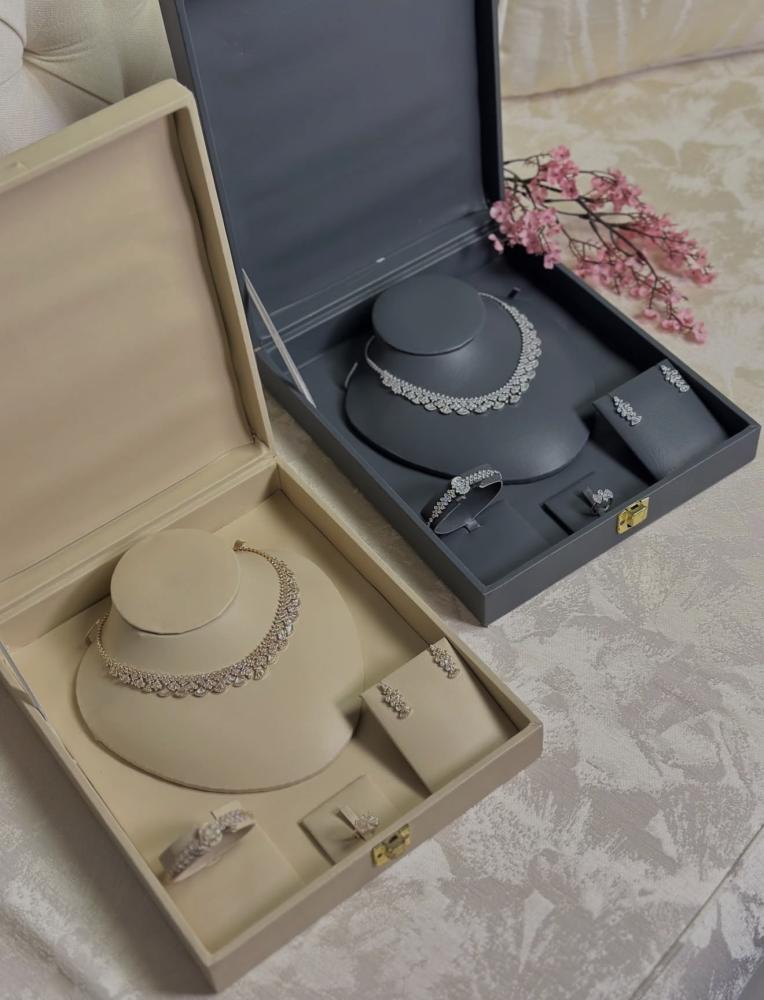 A1706 -  طقم اكسسوار  فاخر ذات لمعة رهيبة (لونين)