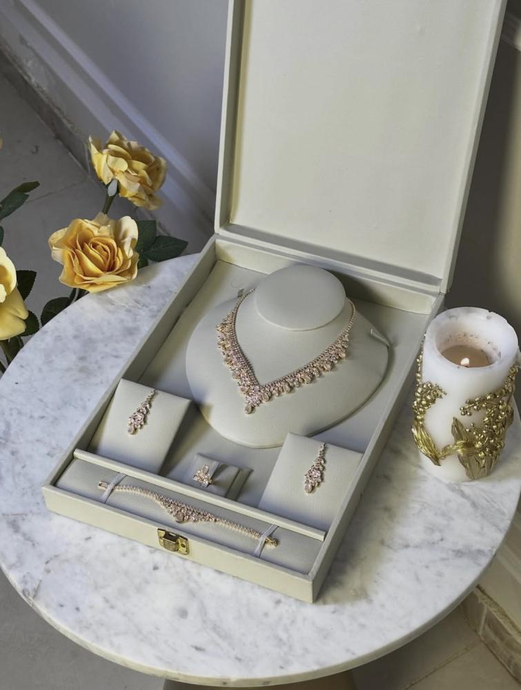 A1624 - طقم اكسسوار  فاخر    Accessories