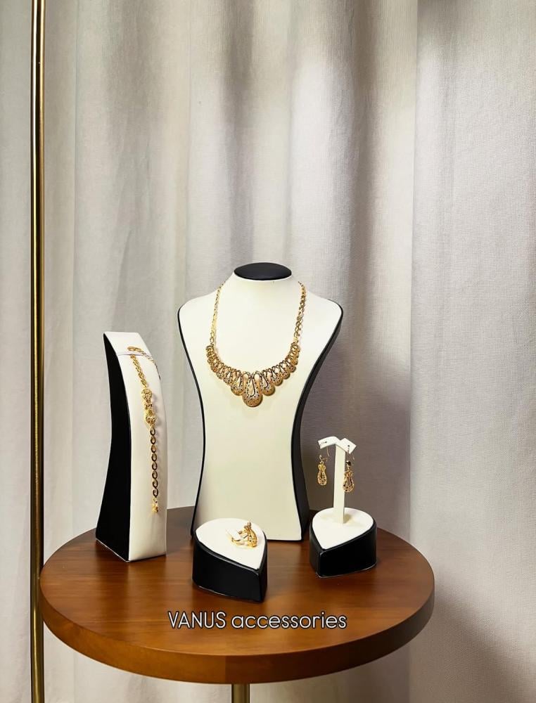 Gold accessory set A1386