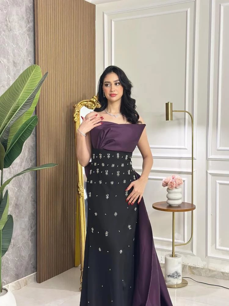 7534-فستان سهرة أسود وعودي طويل بتفاصيل كريستال