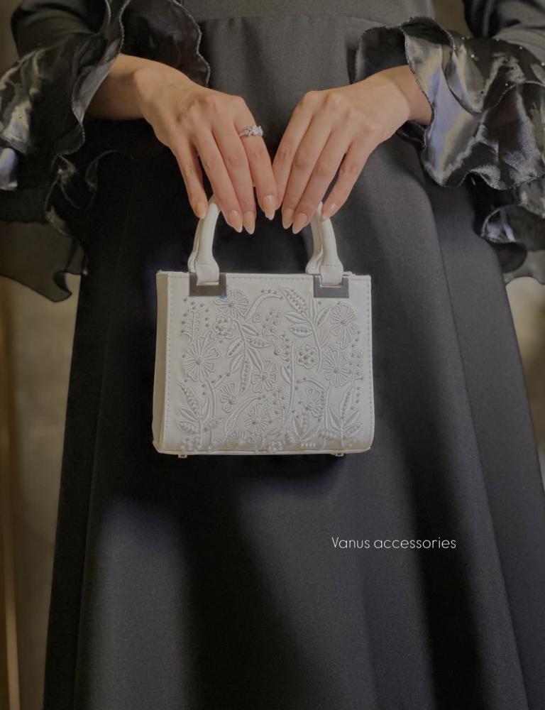 B560  - شنطة سهرة بتطريز فاخر  ( لونين )