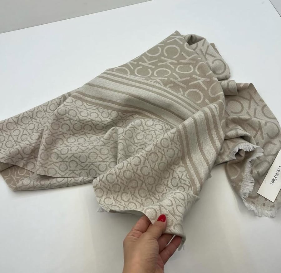 CALVIN KLEIN WOMEN SCARF-لفاف شتوي نسائي من كالفن كلاين