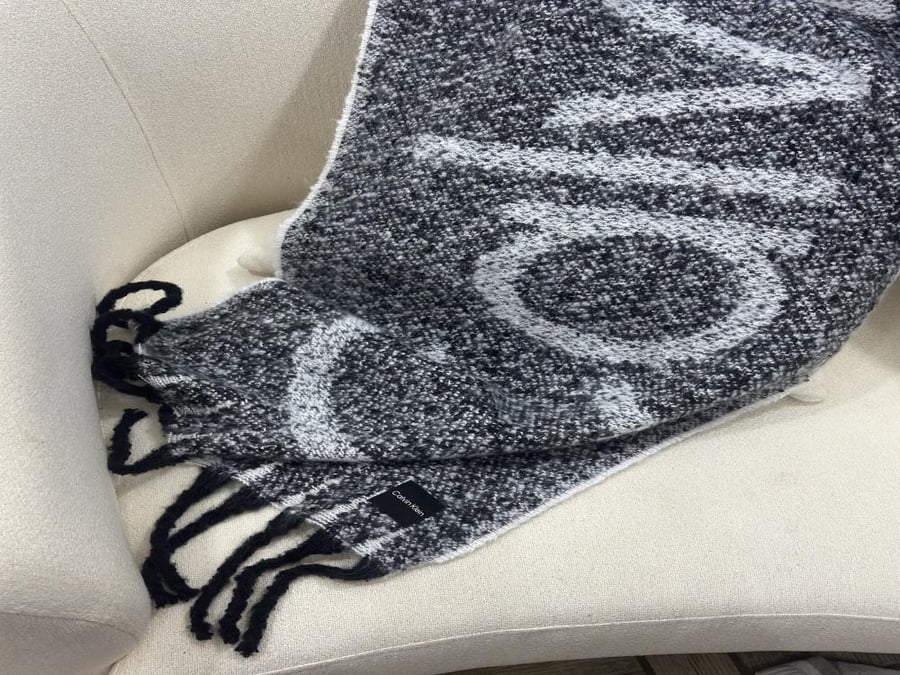 CALVIN KLEIN SCARF - لفاف شتوي كالفن كلاين