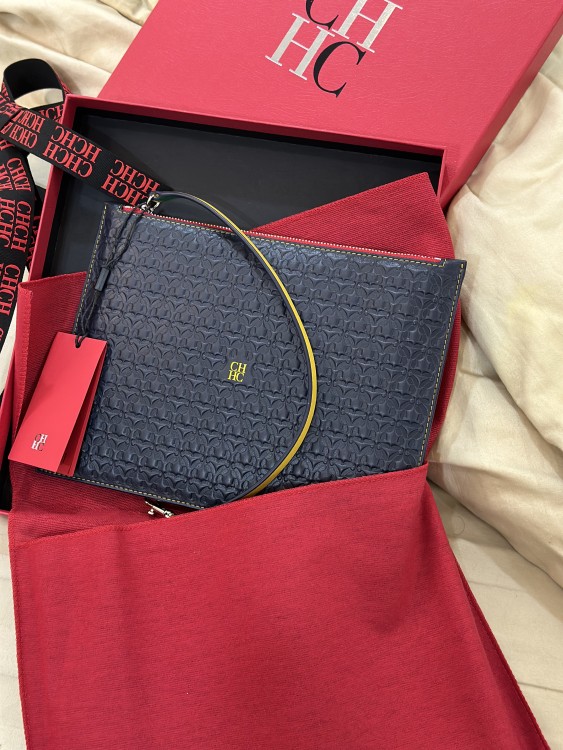 CH Pouch