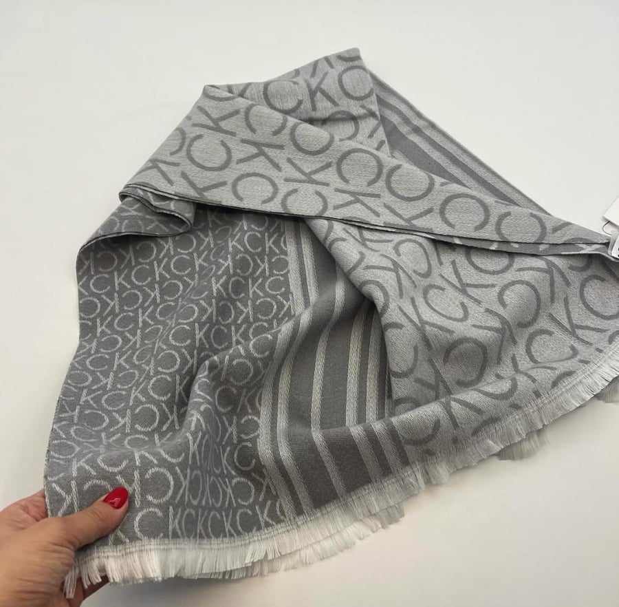 CALVIN KLEIN WOMEN SCARF-لفاف شتوي نسائي من كالفن كلاين