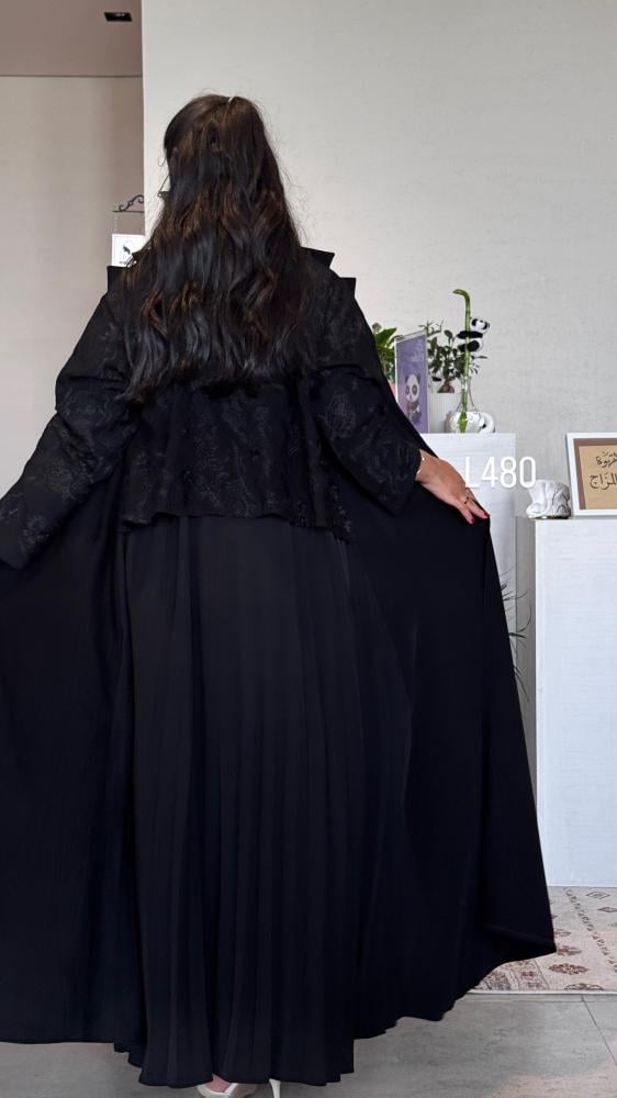 عباية كريب سبشل مع كسرات قصة عادية
