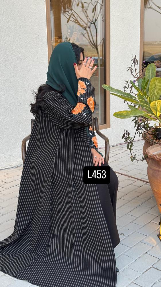 عباية كريب مقلم تطريز يدوي وشك يدوي قصة عادية