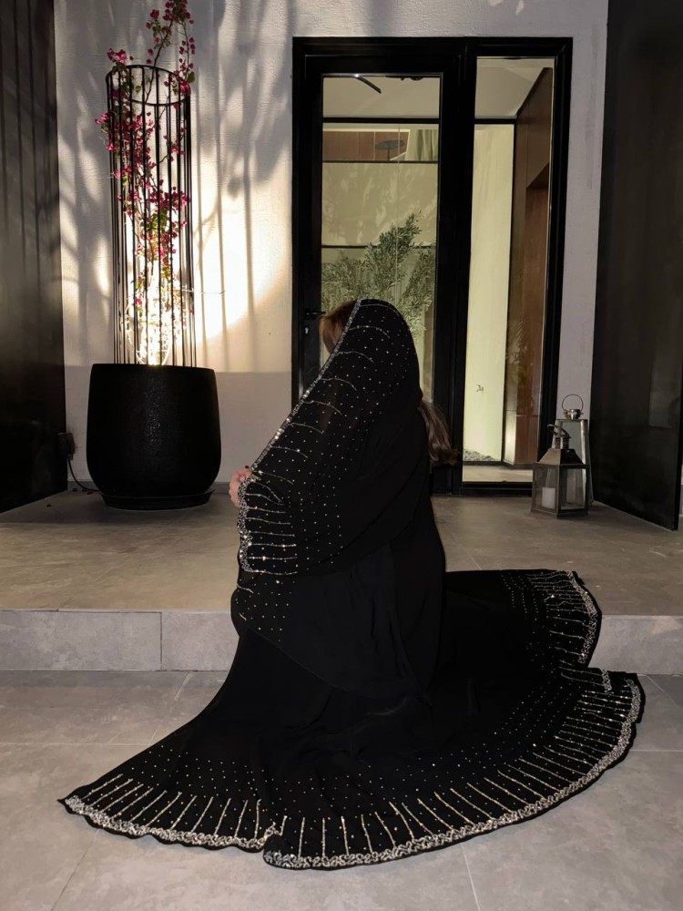 عباية رعد شك كرستال فضي وفصوص فضي