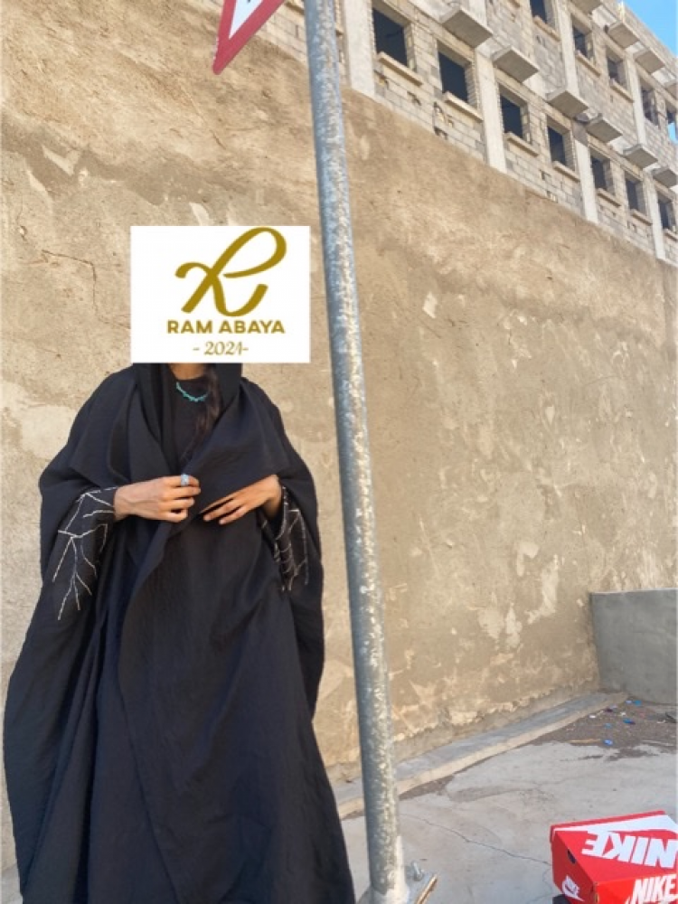عباية قماش ملكي اسود+تطريز الاكمام