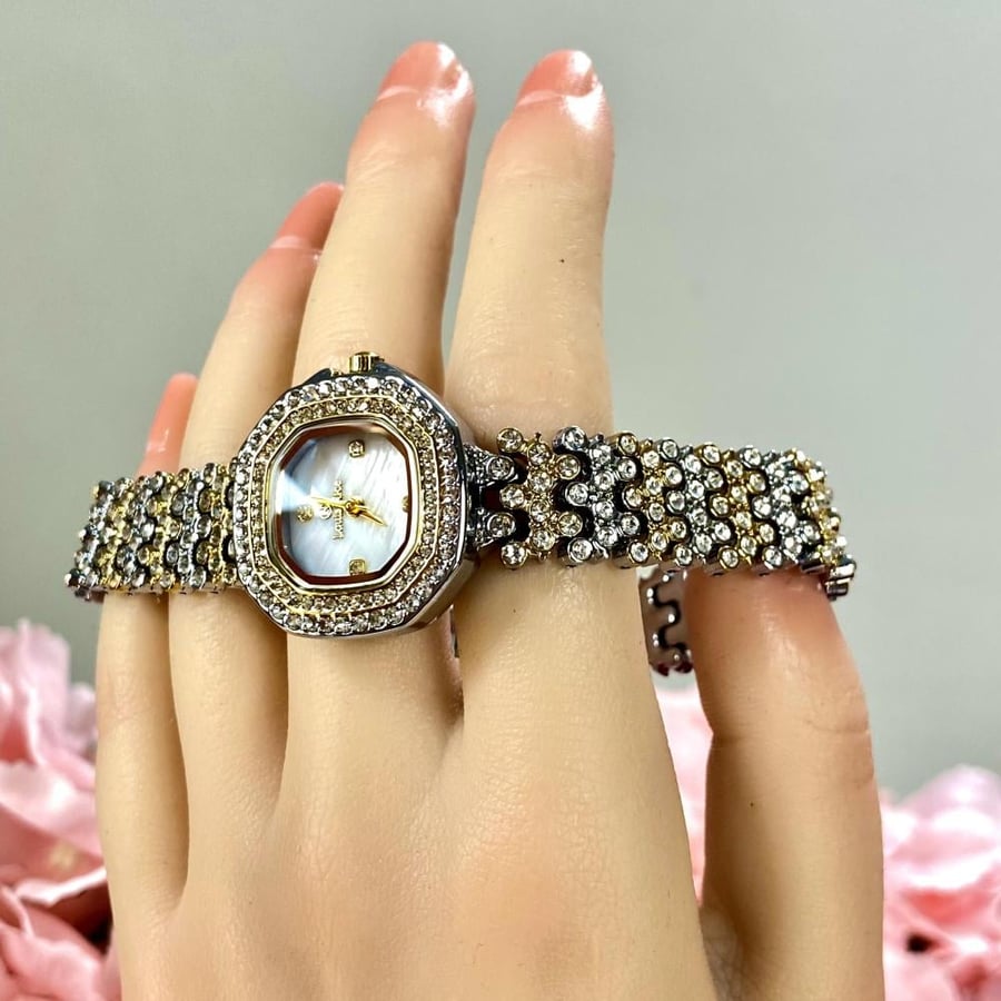 ساعة زركون بسوار مرصع