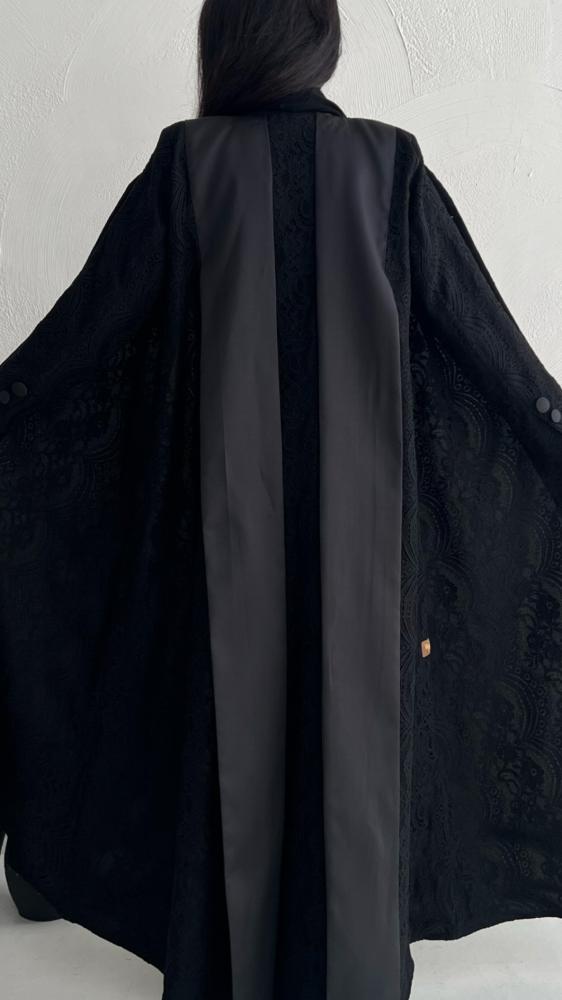 عباية كلوش دانتيل مبطن مع شال من الخلف