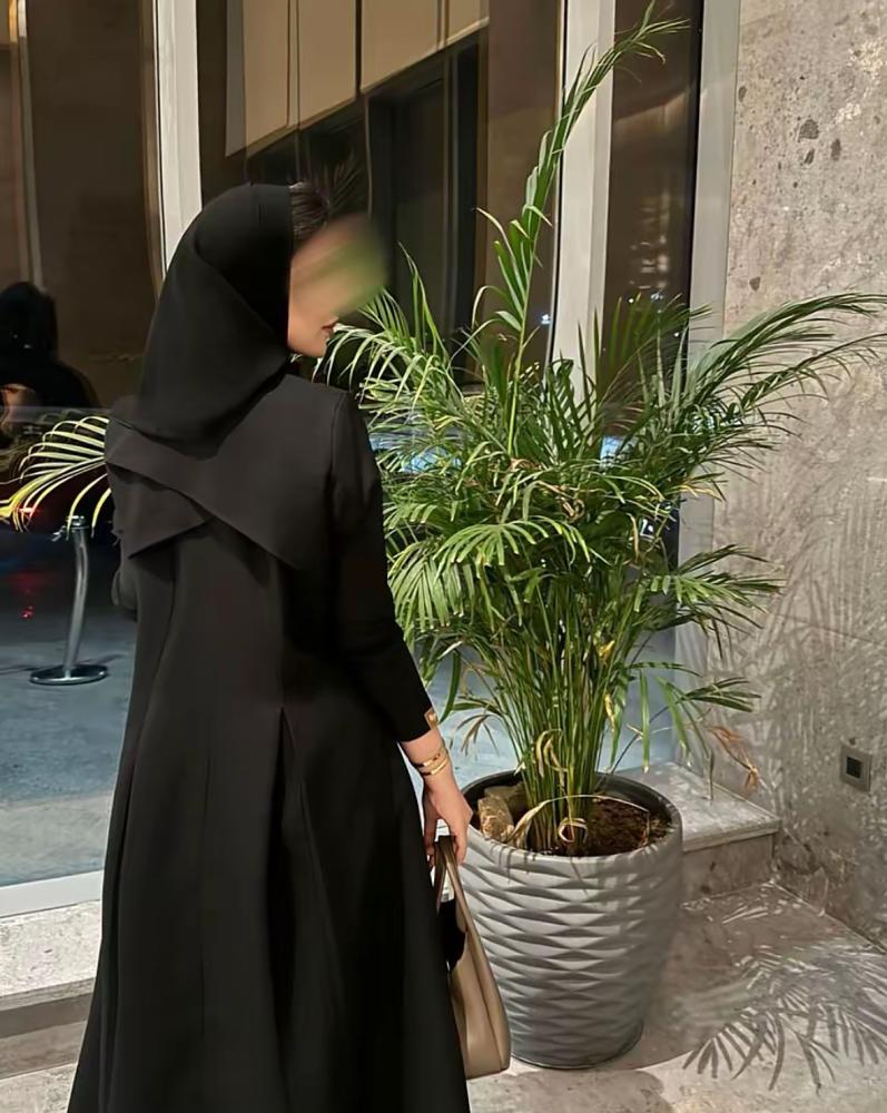عباية بليزر كلوش بكسرات أنيقة