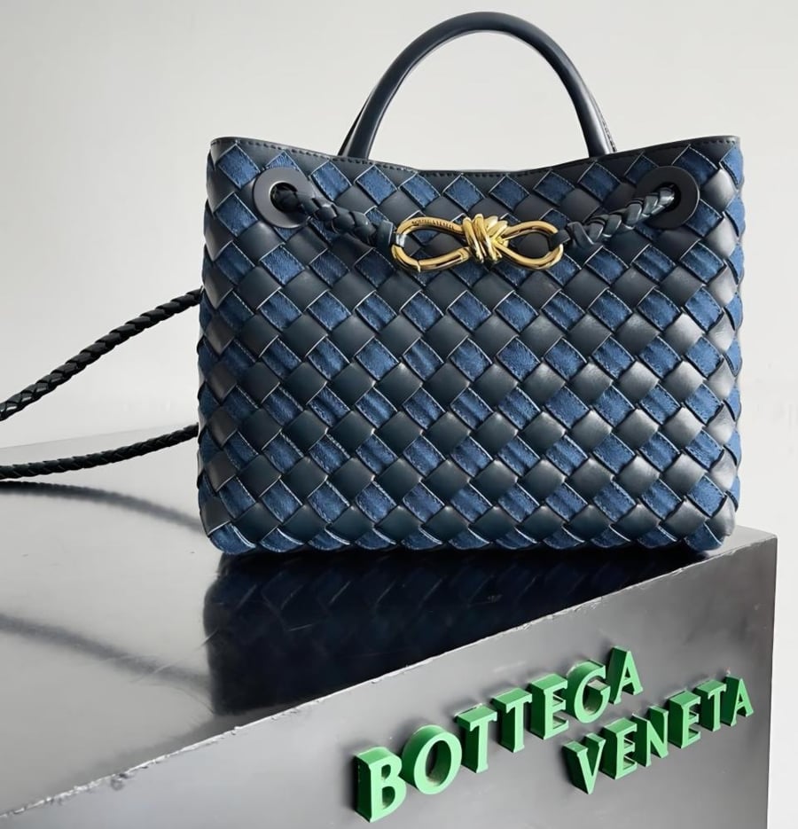 حقيبة بوتيغا VENETA وسط ماستر كوبي ..