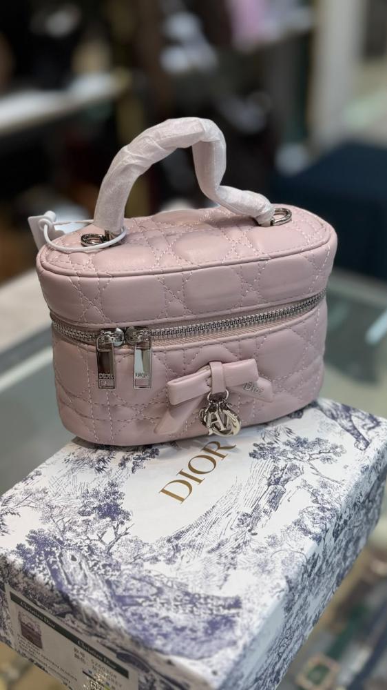 حقيبة Dior ميني ..