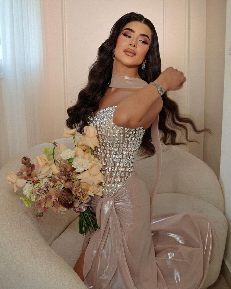 فستان سهرة كريستال براقة ستريبلس من Cutecci
