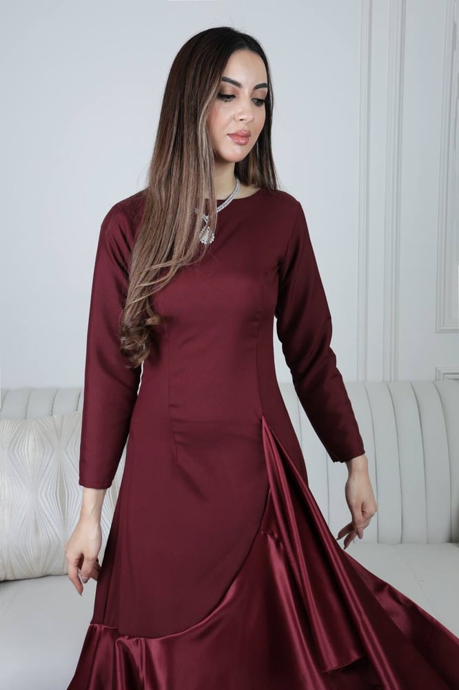 فستان سهرة عودي ملكي تفته ناعم بأكمام طويلة