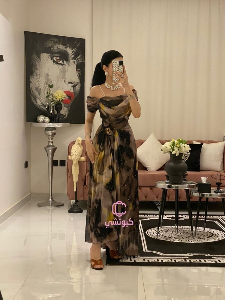 فستان بكتف مكشوف متناسق من كيوتشي