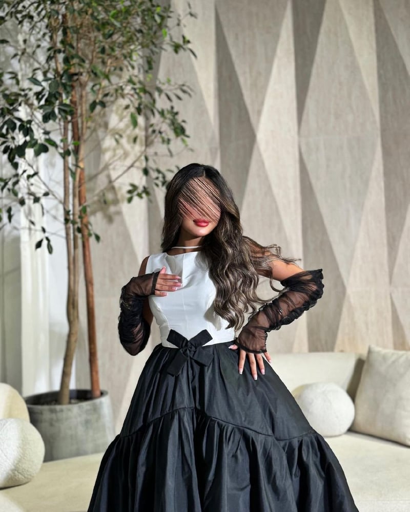 فستان سهرة اسود وابيض منفوش فاخر من كيوتشي