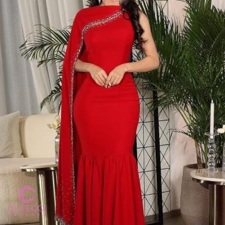فستان سهرة أحمر ملكي تطريز لامع كاب فاخر مناسب للمناسبات