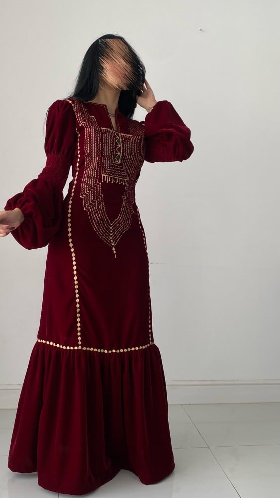 Aseri traditional gown with velvet fabric and golden decorations from Kuutchi
