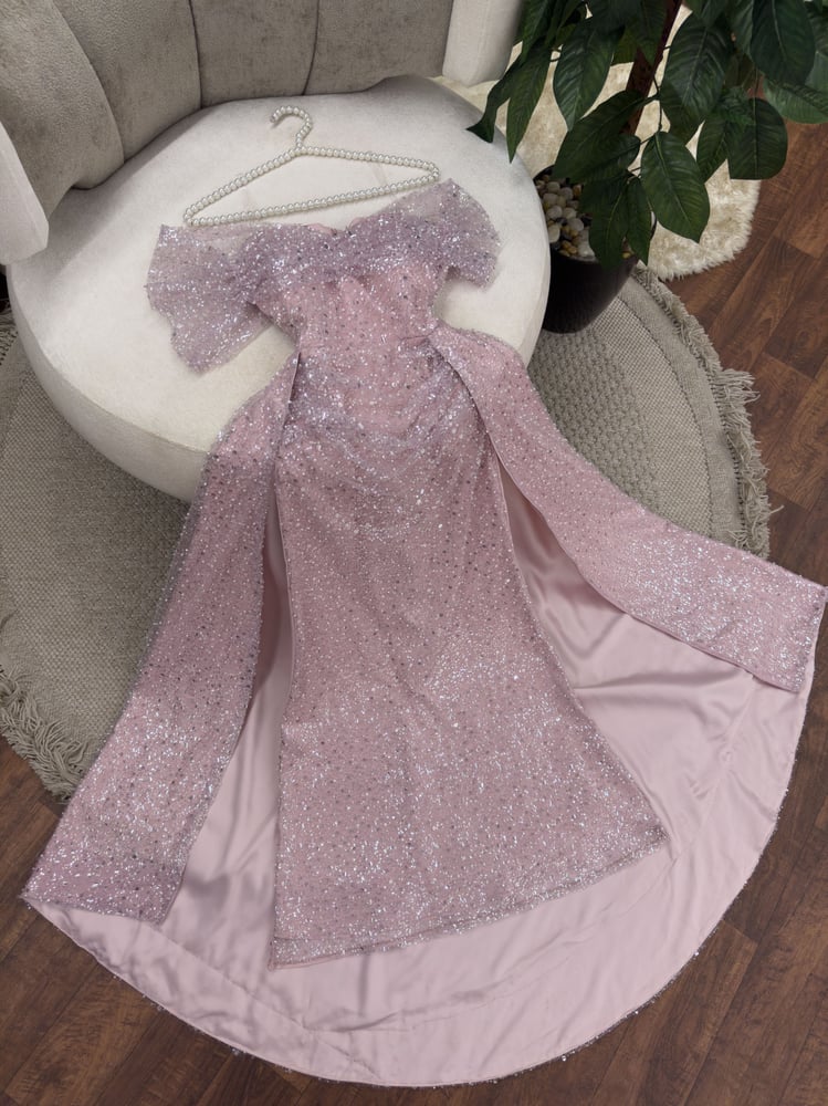 فستان سهرة لحمي تطريز راقي | كيوتشي CUTECCI – 3 مزايا لا تقاوم