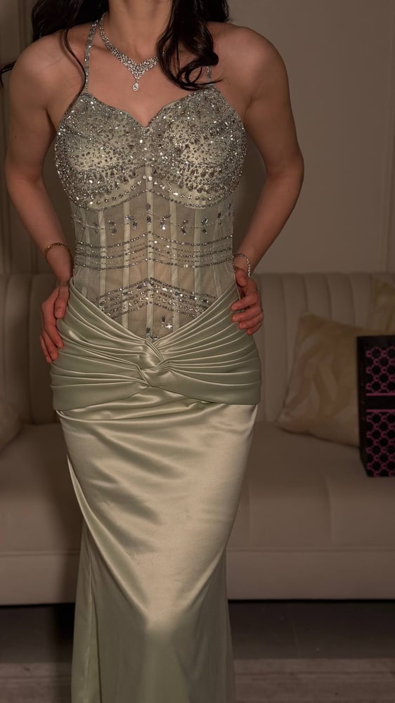 فستان سهرة اخضر تطريز راقي