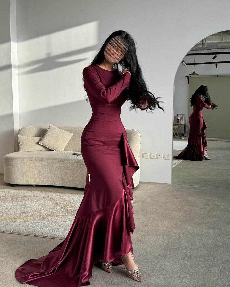 فستان عنابي ناعم