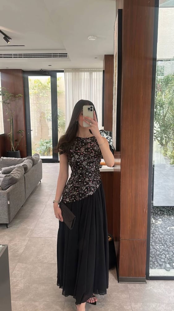 فستان اسود شيفون فاخر بصدر مزين بترتر أنيق من Cutecci