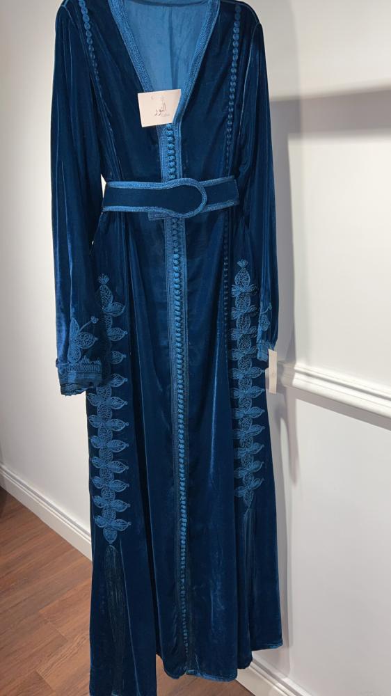 Velvet kaftan embroidery