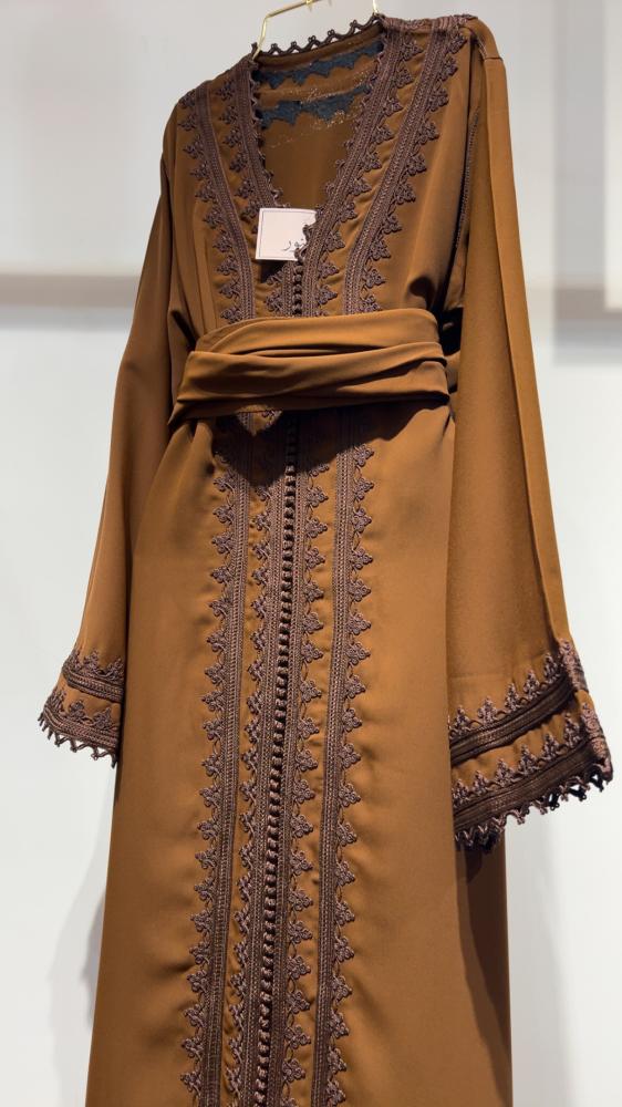 قفطان ناعم بني