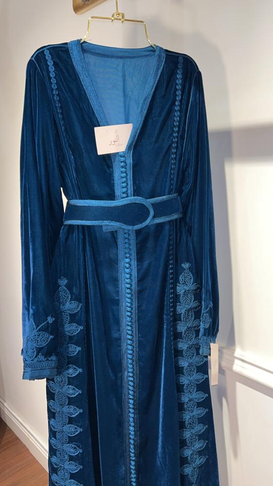Velvet kaftan embroidery