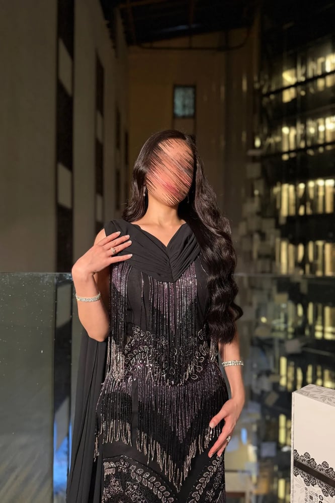 فستان أسود باربي هدب مع شال شيفون